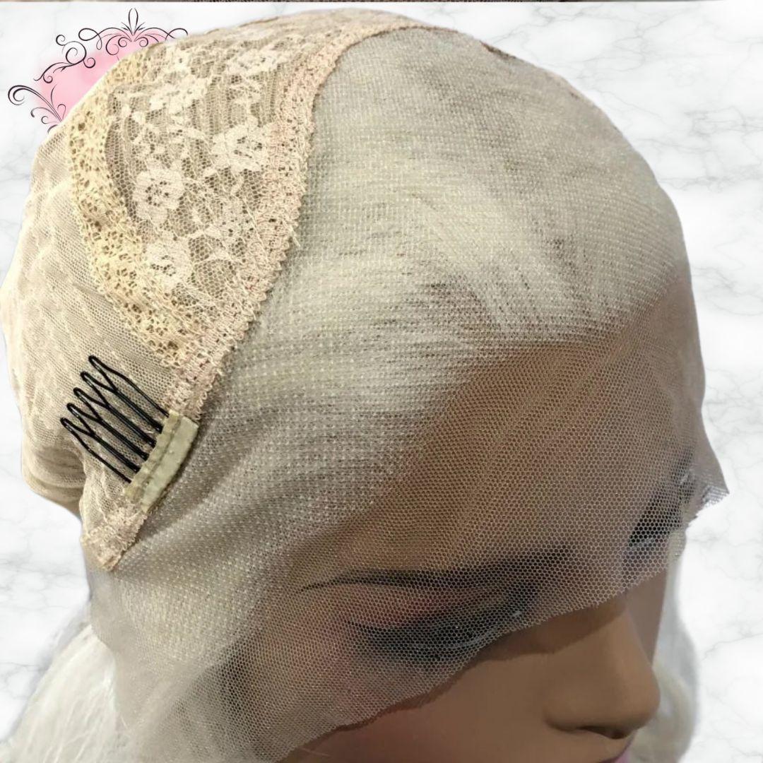 Perruque Sissy Blonde Platine – Dentelle Invisible & Effet Naturel